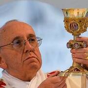 Milagro Eucarístico: intervención extraordinaria de Dios para la conversión, en las manos del Papa