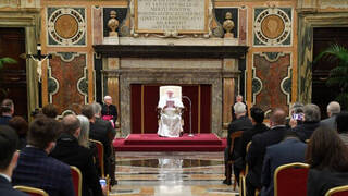 El Papa Francisco pide rigor profesional a los comunicadores animándolos a 
