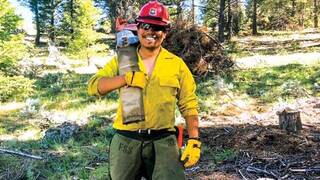 Rezar el rosario salvó a los bomberos rodeados por un voraz incendio en Scarface Mountain