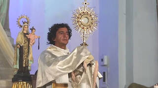 Padre Gerardo Piñeros revela un posible milagro eucarístico en Medellín. “Adorando tu alma recibe sanación y liberación”